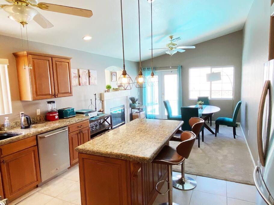 Amazing Heated Pool And Private Hot Tub 3Br In Heart Of Lv Villa Las Vegas Exterior photo