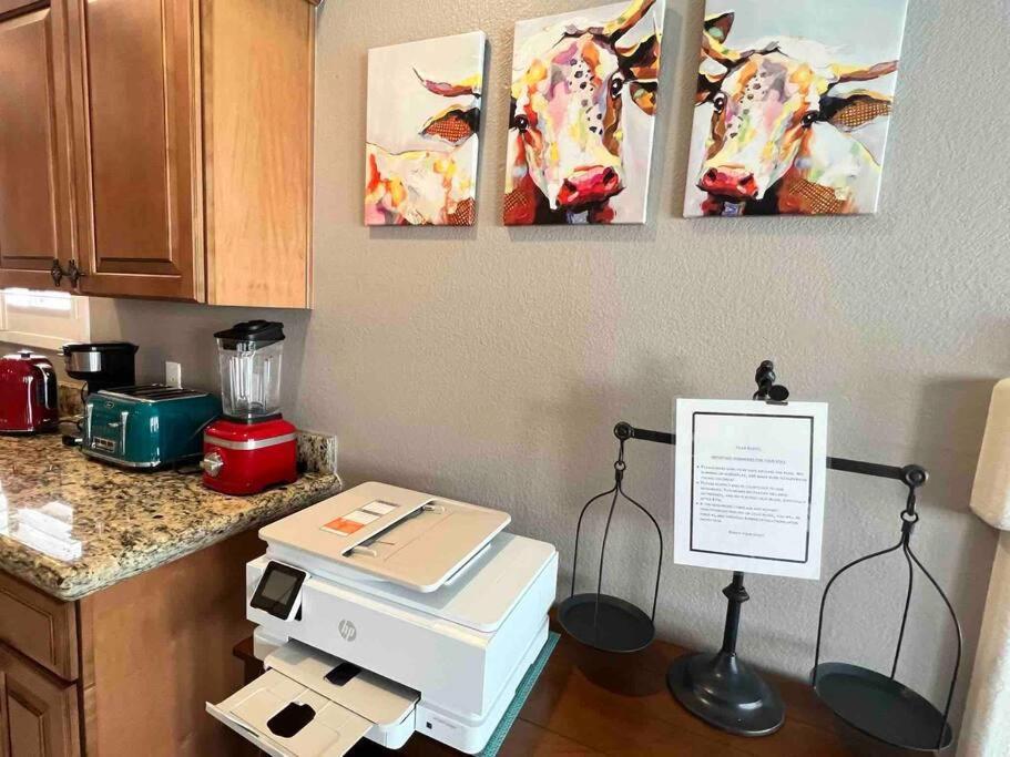 Amazing Heated Pool And Private Hot Tub 3Br In Heart Of Lv Villa Las Vegas Exterior photo