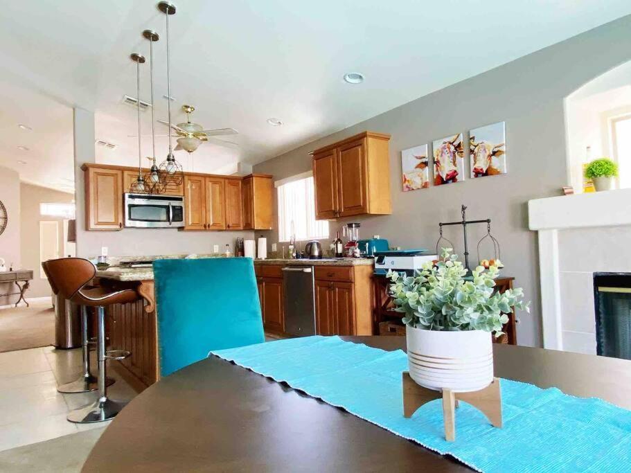 Amazing Heated Pool And Private Hot Tub 3Br In Heart Of Lv Villa Las Vegas Exterior photo