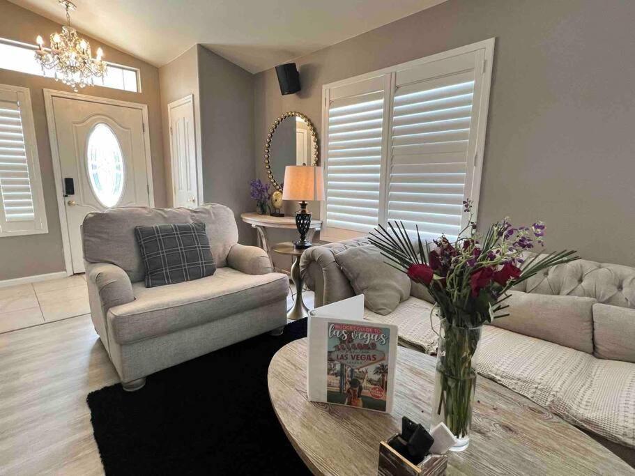 Amazing Heated Pool And Private Hot Tub 3Br In Heart Of Lv Villa Las Vegas Exterior photo